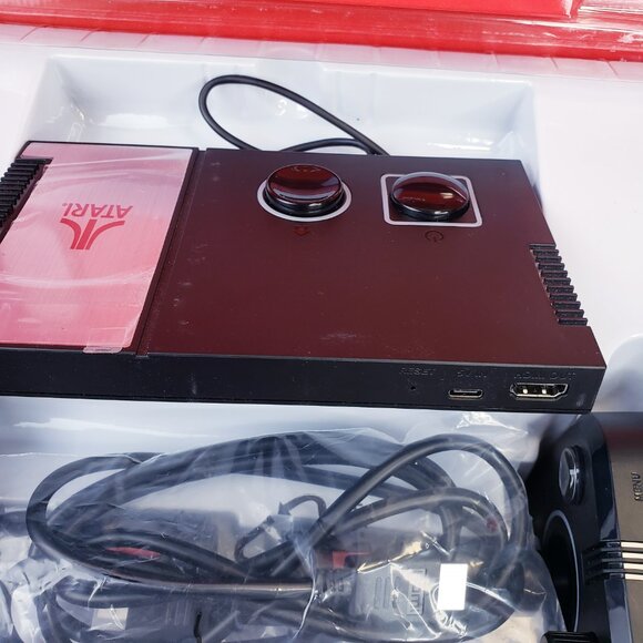 Atari Gamestation Pro with 2 Joysticks and 200 Games - Picture 7 of 8